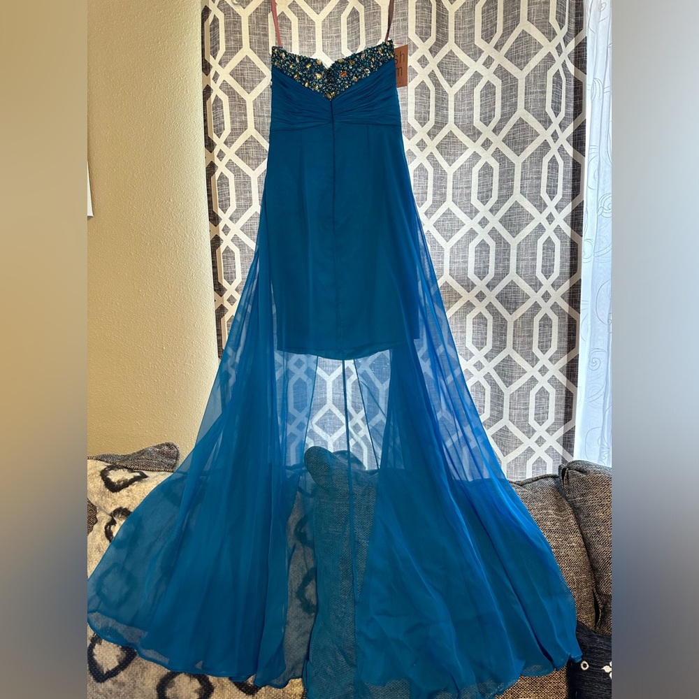 Prom dress - Picture 2 of 11
